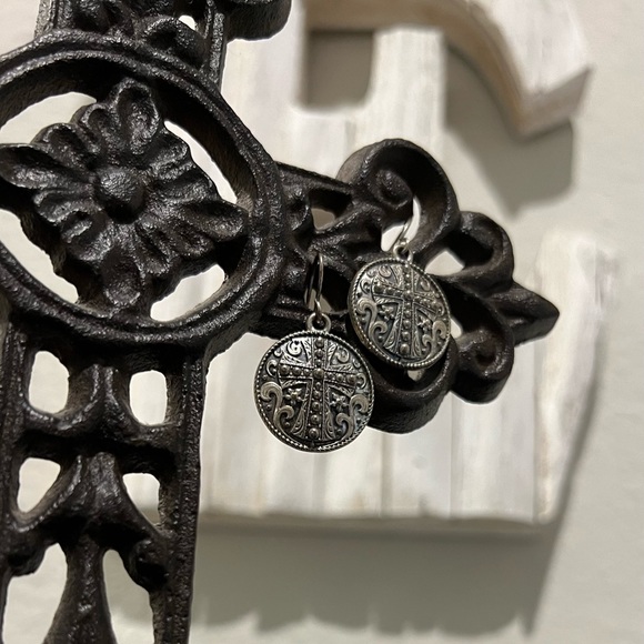 Jewelry - Silver pendant earrings.